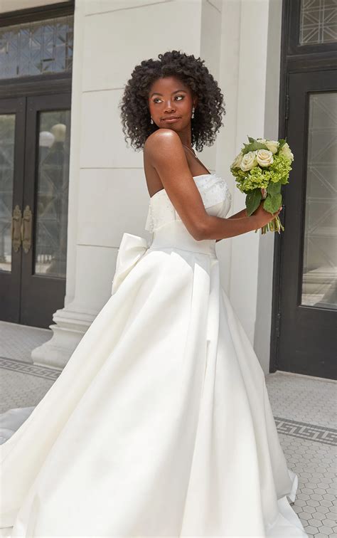 Modern Strapless Princess Ballgown Wedding Dress with Detachable Bow