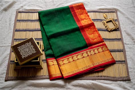 Bottle green with red korvai big border – Saaramati