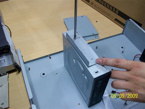 How to Install a CD Disc 的图像结果