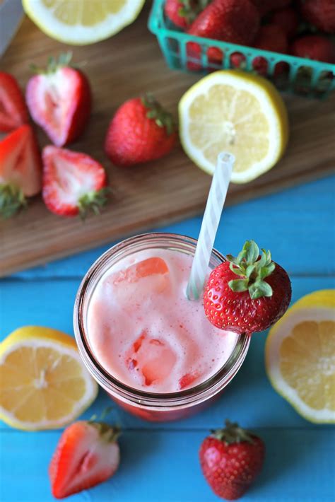Deliciously Easy Strawberry Lemonade - Recipelast