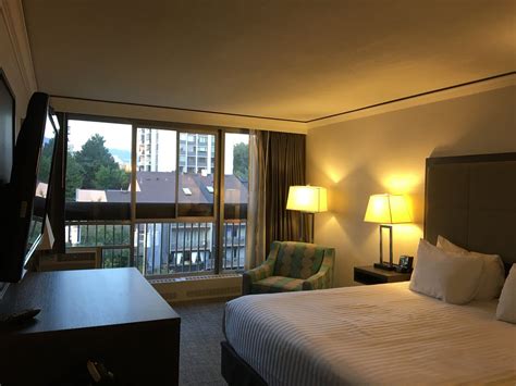 BEST WESTERN PLUS SANDS - Prices & Hotel Reviews (Vancouver, British ...