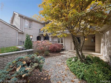 1289 Greenglen Ct, Bloomfield Hills, MI 48304 | Homes.com