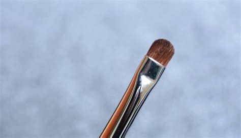 4 Eye Liner Brushes You Can Experiment With Your Eye Look - lifeberrys.com
