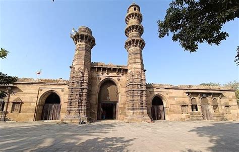 Jhulta Minar - The Mysterious Shaking Minarets of Ahmedabad | WhatsHot ...