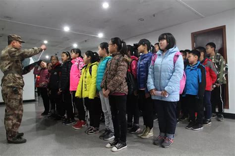 潍坊外国语学校走进红领巾少年军校开展国防教育活动