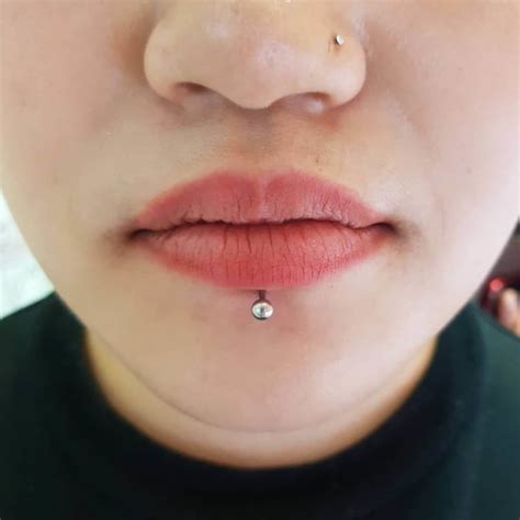 Labret Piercing Experience 的图像结果