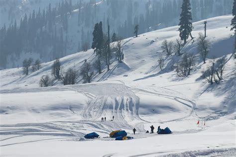 Gulmarg In April | Weather, Temperature & Snowfall
