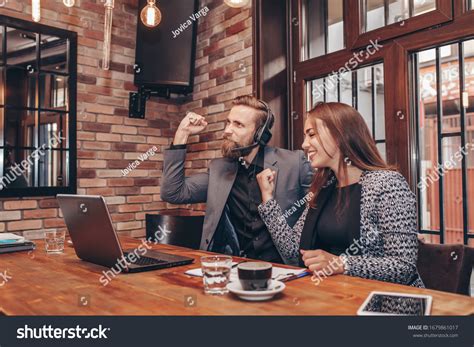 Excited Business People 的图像结果