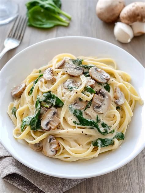 Irresistible Creamy Mushroom Spinach Pasta in 15 Minutes