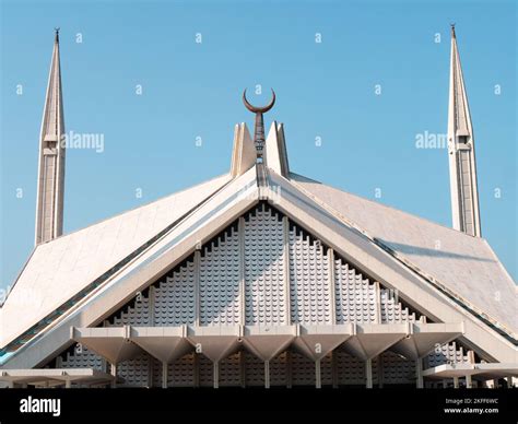 Faisal Mosque, Islamabad's Largest Mosque, commissioned by the Saudis ...