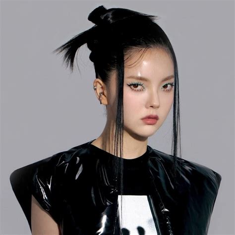LONG BLACK NIGHT (긴긴밤) (EN ESPAÑOL) - Kim Yeji - LETRAS.COM