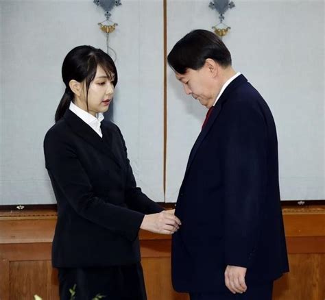 韩国第一总统夫人金建熙，现年50岁， - 知乎