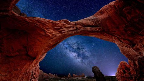 Why night photos have color when we see black and white