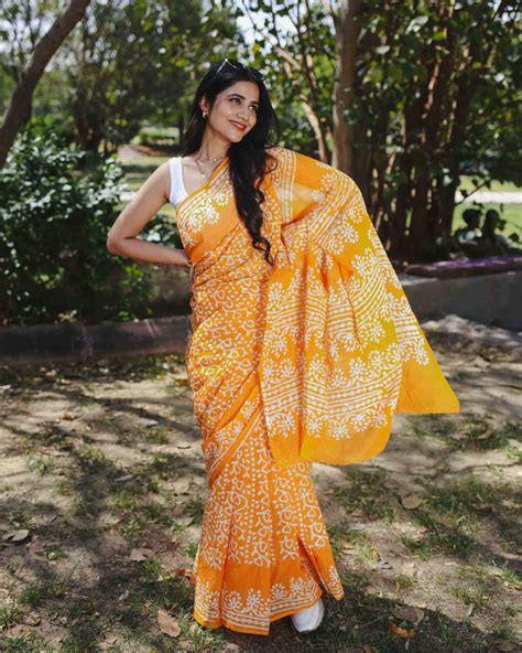 Buy Pure Mulmul Cotton Sarees online - Moora
