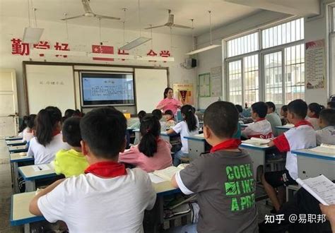 深圳教师工资爆出，与县城教师年收入相差近30万元，博士争先恐后_小城_薪资_高待遇