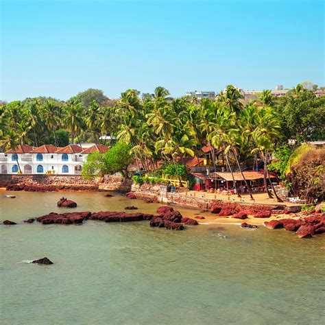 8 Beaches To Do Parasailing In Goa | LBB