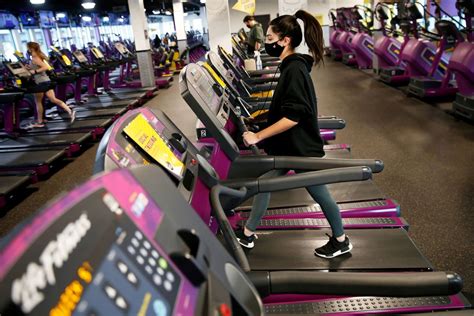 How To Use A Treadmill At Planet Fitness | Runningshorts
