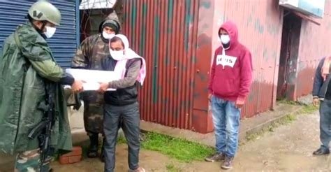 Army distributes ration to the needy in Kashmir