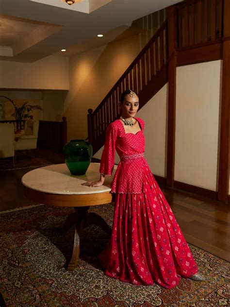 Top 10 Dussehra Outfits To Wear In 2024 | Raisin