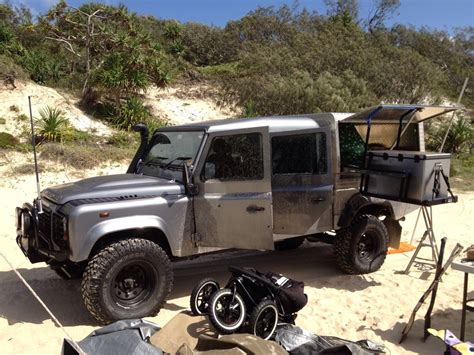 Defender 130 Canopy & 2002 White Defender 130 Dual Cab Tray Back ...