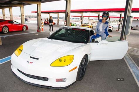 Miss Universe 2015: Exotic car race