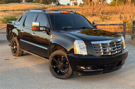 2008 Cadillac Escalade EXT VIN: 3GYFK628X8G215509 for Sale - Cars & Bids