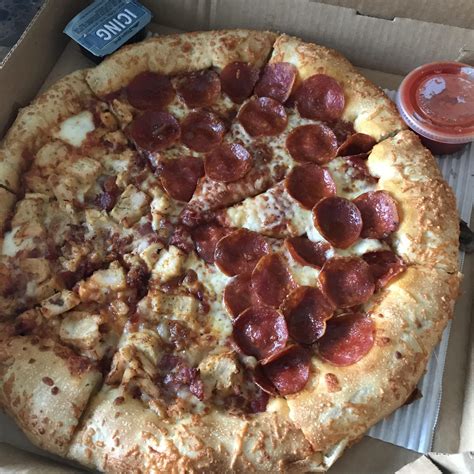 Pepperoni/Chicken & Bacon Pizza : r/FoodPorn