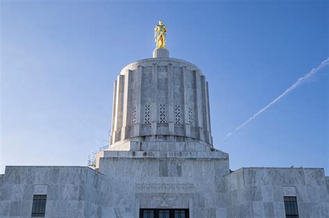 Oregon tax kicker refund under fire as lawmakers seek reform