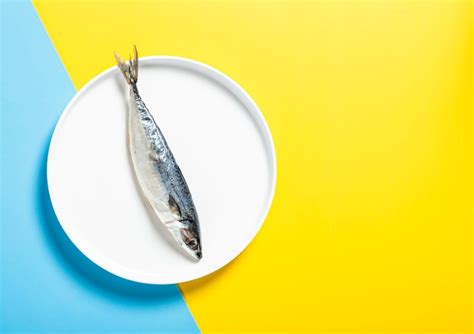 Page 16 | Fish eat Images - Free Download on Freepik