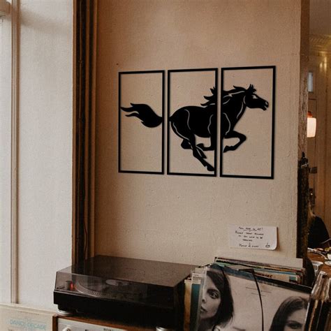 Equestrian Elegance Horse Wood Wall Decor – 7 Decore