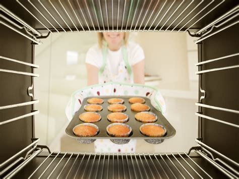 Have A Bun In The Oven: Ý Nghĩa, Ví Dụ Và Cách Sử Dụng Cụm Từ Này