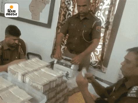 Cash was being taken to Gujarat from Jodhpur by car, it took 3 hours to ...