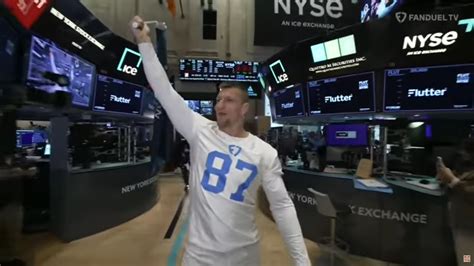 Rob Gronkowski in 'rare form' as Fox NFL star makes mad dash to New ...