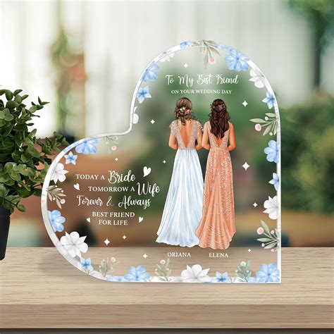 Gifts for bride leading up to wedding | Beachweddingtips.com