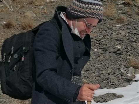 Un académico escapa de Irán a través de las montañas para evitar la ...
