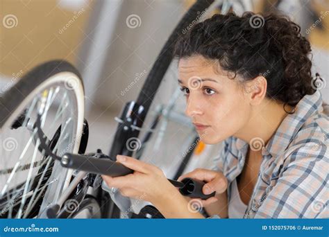 Woman Using Pump 的图像结果