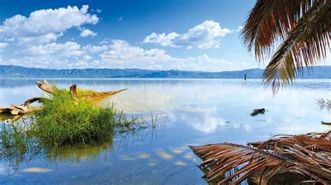 Download Lake Bosomtwe Ghana Wallpaper | Wallpapers.com