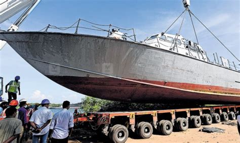 Volvo FM400 Truck Carries 60-tonnes Indian Navy Warship Through Kerala ...