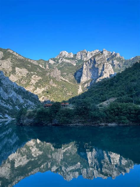 Oman’s Islamic Heritage: Mosques, Shrines, and Historic Landmarks ...