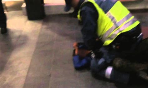 FACT CHECK பாலஸ்தீனிய குழந்தையை கழுத்தை நெரித்த காவலர் வீடியோ ? உண்மை ...