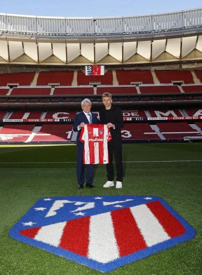 Así de bien le queda la 'rojiblanca' a Daniel Wass
