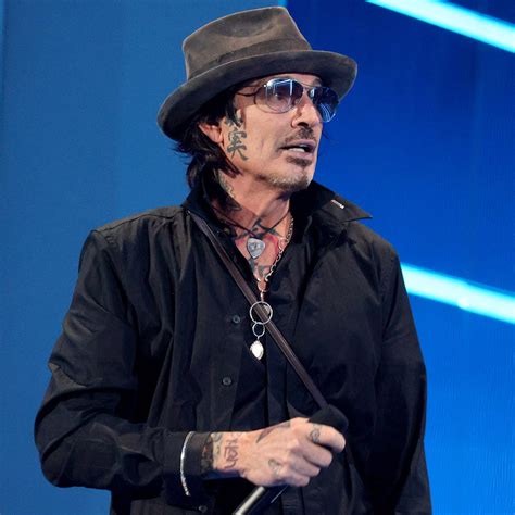 Tommy Lee Shares the Real Story Behind That Full-Frontal Selfie