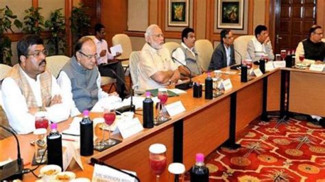 पीएम मोदी की मंत्रियों को नसीहत, दूसरे मंत्रालयों की उपलब्धियां भी ...