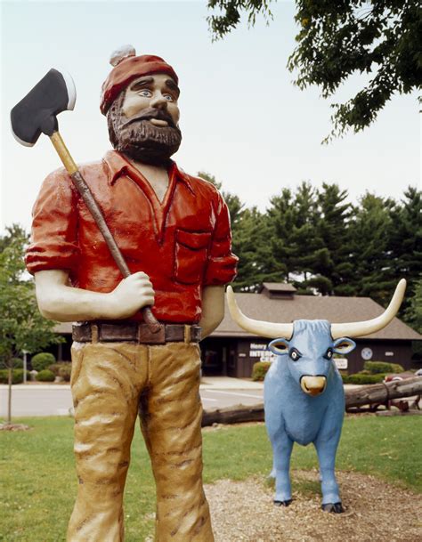 Paul Bunyan and Babe the blue ox statues, Eau Claire, Wisconsin ...