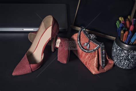 豪华女人红鞋高清图片下载-正版图片505077845-摄图网