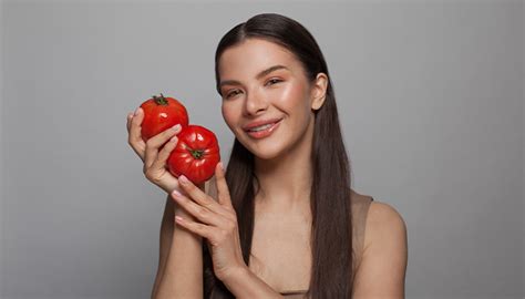 10 Health Benefits of Eating Raw Tomatoes You Didn’t Know | FITPASS