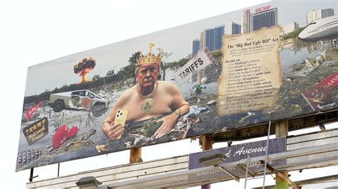 'Swamp King': New billboard on Grand Avenue in Phoenix mocks Trump
