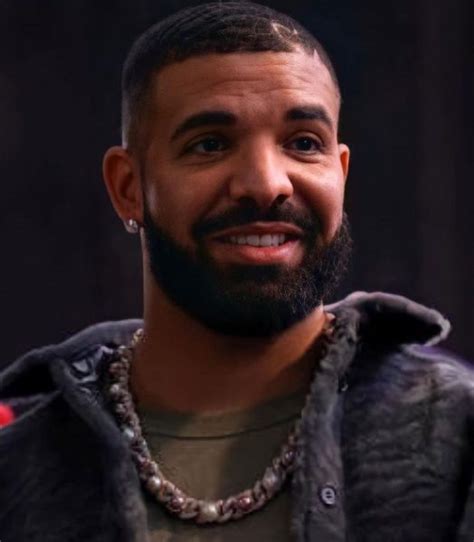 EXCLUSIVE: Drake's New Chain Worth $300K and Has Many Emojis ( Watch ...