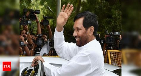 Congress, RJD are sinking ships: Ram Vilas Paswan | India News - Times ...