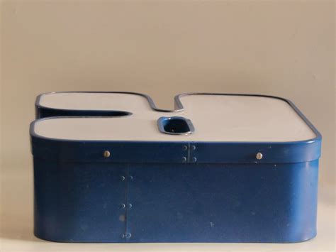 Illumination Letter R